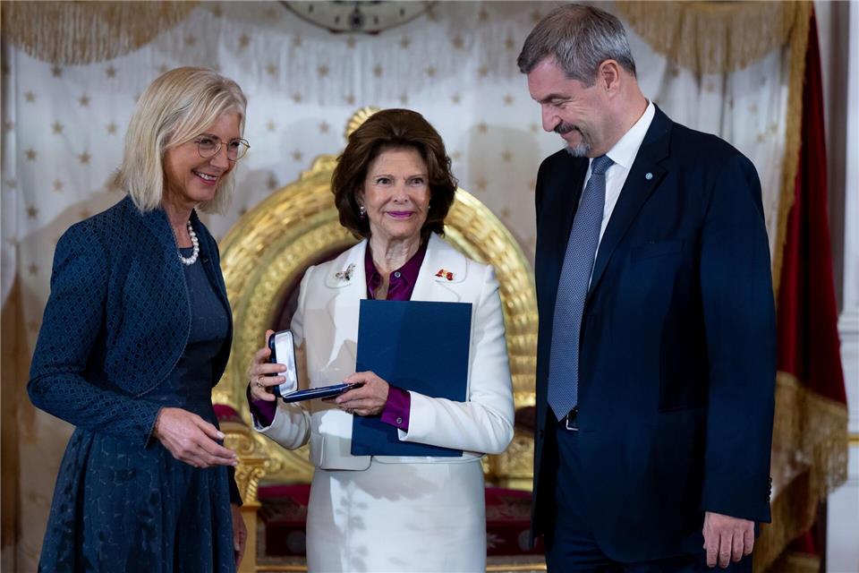Silvia von Schweden bekam die Bayerische Staatsmedaille für ihr soziales Engagement.Sven Hoppe/dpa