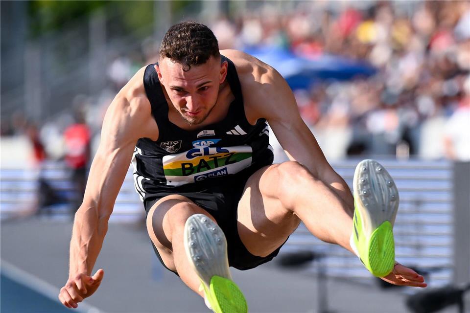 Simon Batz steigerte sich beim Gewinn des deutschen Meistertitels auf starke 8,29 Meter.Sven Hoppe/dpa