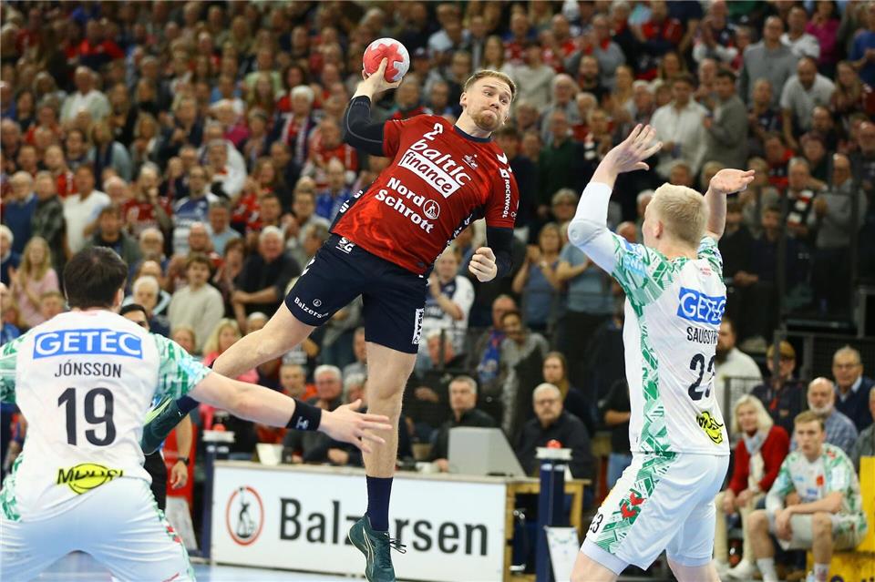 Simon Pytlick (M.) ist einer der besten Handballer der Welt. (Archivbild)Michael Hundt/dpa