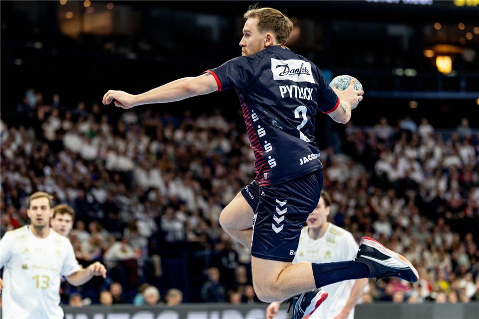 Simon Pytlick und die SG Flensburg-Handewitt feierten den fünften Saisonsieg. (Archivbild)Axel Heimken/dpa