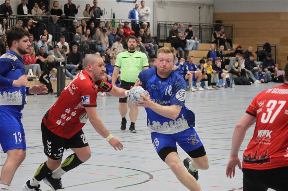 Simon Stegger (rechts) und der TV Borken fanden zu selten ein Durchkommen.