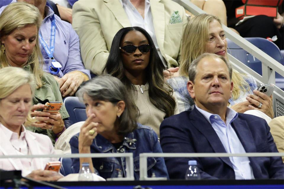 Simone Biles lässt sich auch beim Tennis blicken. (Archivbild)Adam Hunger/FR110666 AP/AP/dpa