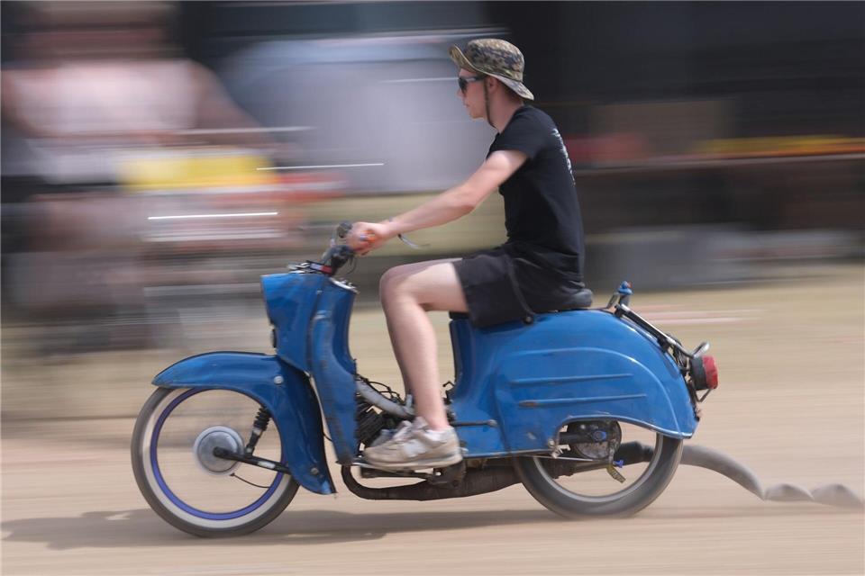 Simson-Modelle sind vor allem bei Jugendlichen Kult. (Archivbild)Sebastian Willnow/dpa
