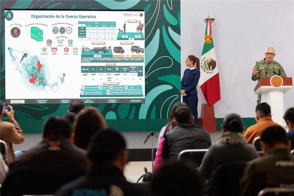 „Sind bestens vorbereitet“: Präsidentin Claudia Sheinbaum auf einer Pressekonferenz.-/Presidencia de México/dpa