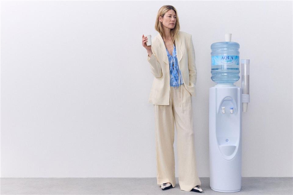 Sind diese Saison viel zu sehen: weite Hosen. Hier ein Beispiel in sommerlich hellen Farben von Fabienne Chapot (Blazer ca. 230 Euro, Top ca. 120 Euro, Hose ca. 150 Euro, Schuhe ca. 150 Euro).Fabienne Chapot/dpa-tmn