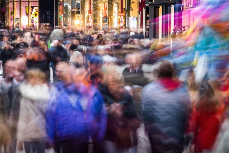 Sind sie auch arm - an Zeit? Zeitarmut entsteht unter anderem durch das Gefühl, immer etwas Produktives tun zu müssen. Die Folge: Stress für Körper und Seele.picture alliance / Frank Rumpenhorst/dpa