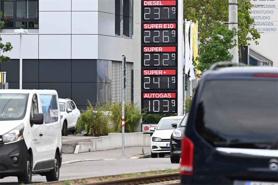Sinkende Rohölpreise sorgen für ein wenig Entspannung.Bernd Weißbrod/dpa