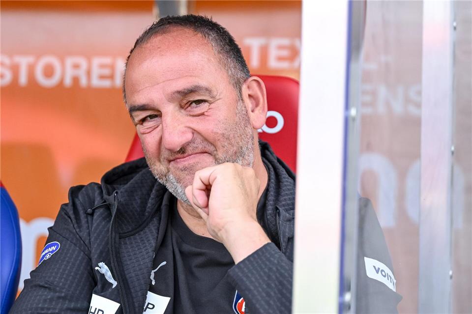 Sinnbild für Vereinstreue: Frank Schmidt ist seit 18 Jahren Trainer in Heidenheim. (Archivfoto)Harry Langer/dpa