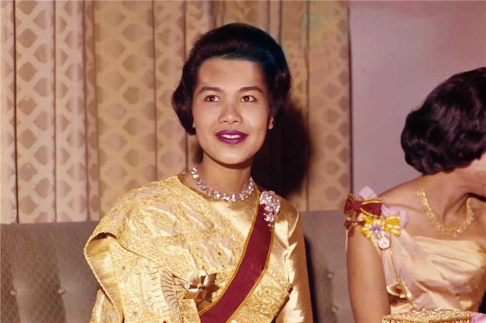 Königin der Herzen: Thailand trauert um Sirikit  Sirikit galt als wahre Stilikone. (Archivbild)Kurt Rohwedder/dpa