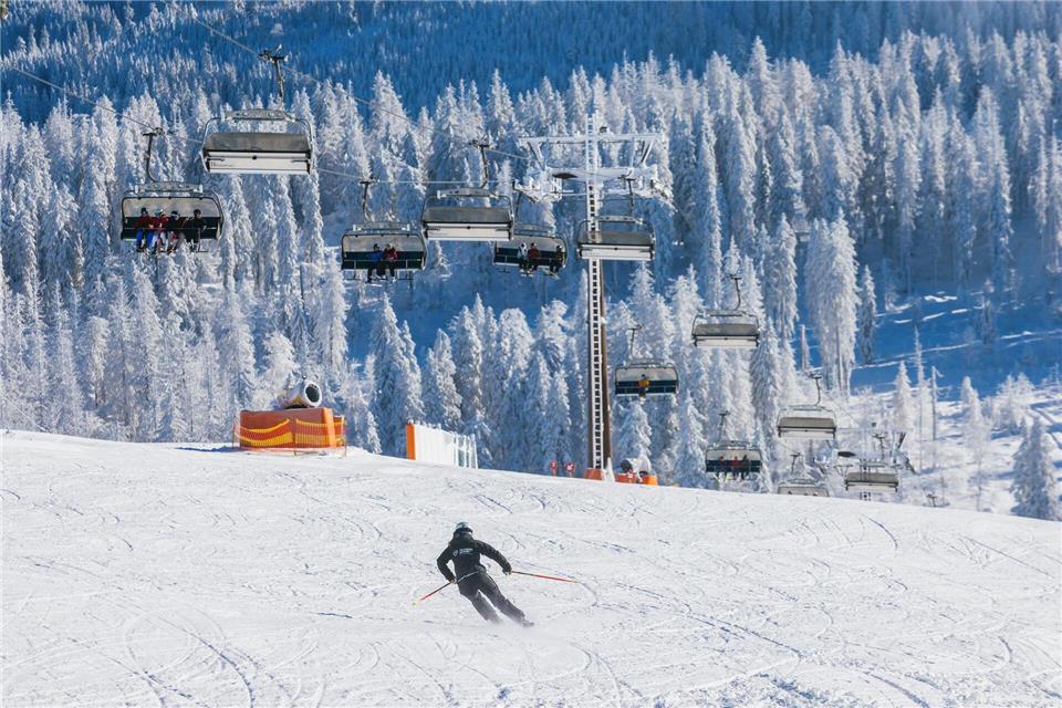 Skigenuss pur - bei bestem Wetter geht am Felberg die Wintersaison los.Philipp von Ditfurth/dpa