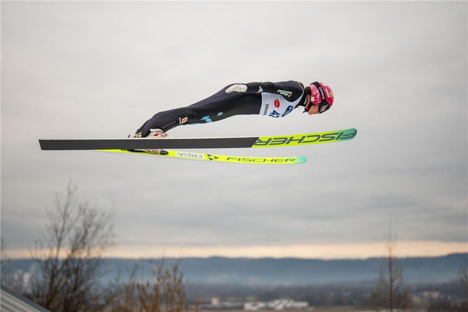 Skispringerin Agnes Reisch kam als beste Deutsche in Hinzenbach auf Rang sieben.Georg Hochmuth/APA/dpa