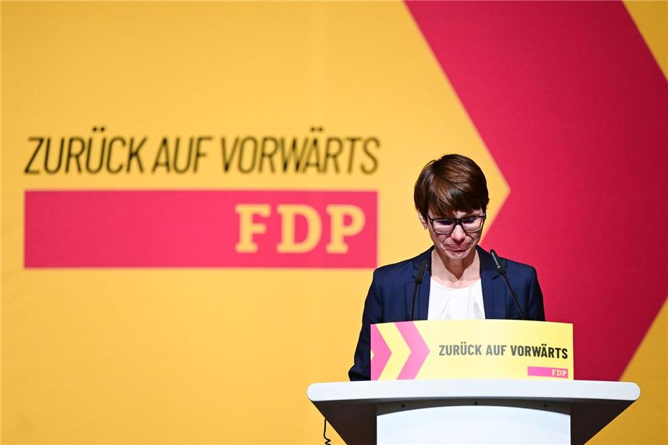 Skudelny wird von Emotionen überwältigt.Bernd Weißbrod/dpa