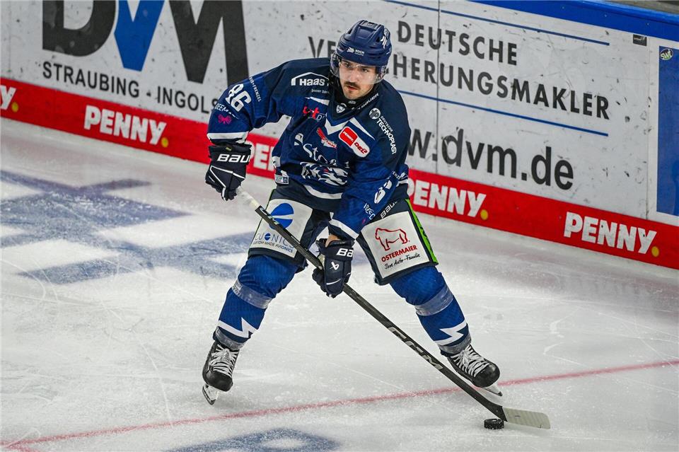 Skyler McKenzie bleibt wie auch Simon Seidl in Straubing. (Archivbild)Armin Weigel/dpa