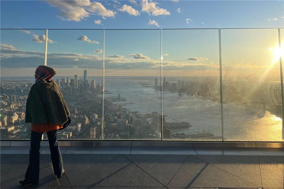 Teure beste Aussicht - New Yorks Wolkenkratzer im Wettbewerb Skyline und Sonnenuntergang.Benno Schwinghammer/dpa