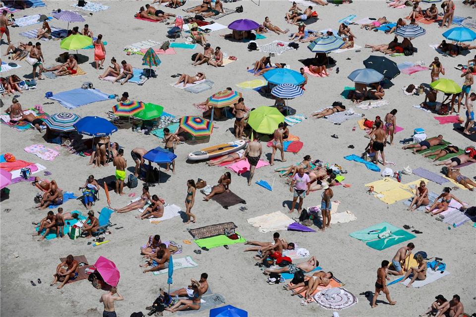 Smartphone-Pause im Urlaub? Das kommt laut einer Umfrage nur für jeden Fünften in Frage.picture alliance/dpa
