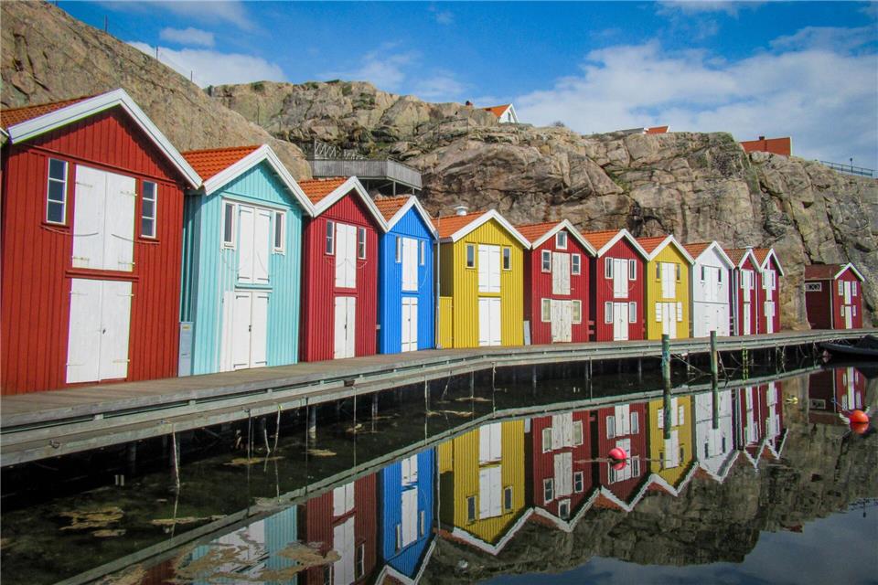 Smögen an der schwedischen Westküste: Die bunten Holzhäuser am Hafen sind das Wahrzeichen des Fischerörtchens – und Ausgangspunkt für Linneas Algensafari.Sabine Glaubitz/dpa-tmn
