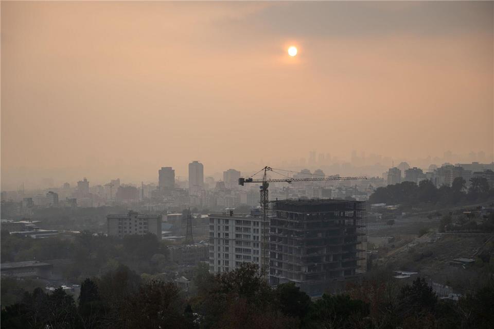 Smog in Teheran: Einen blauen Himmel sehen die Bewohner der Millionenmetropole selten. (Archivbild)Arne Immanuel B�nsch/dpa