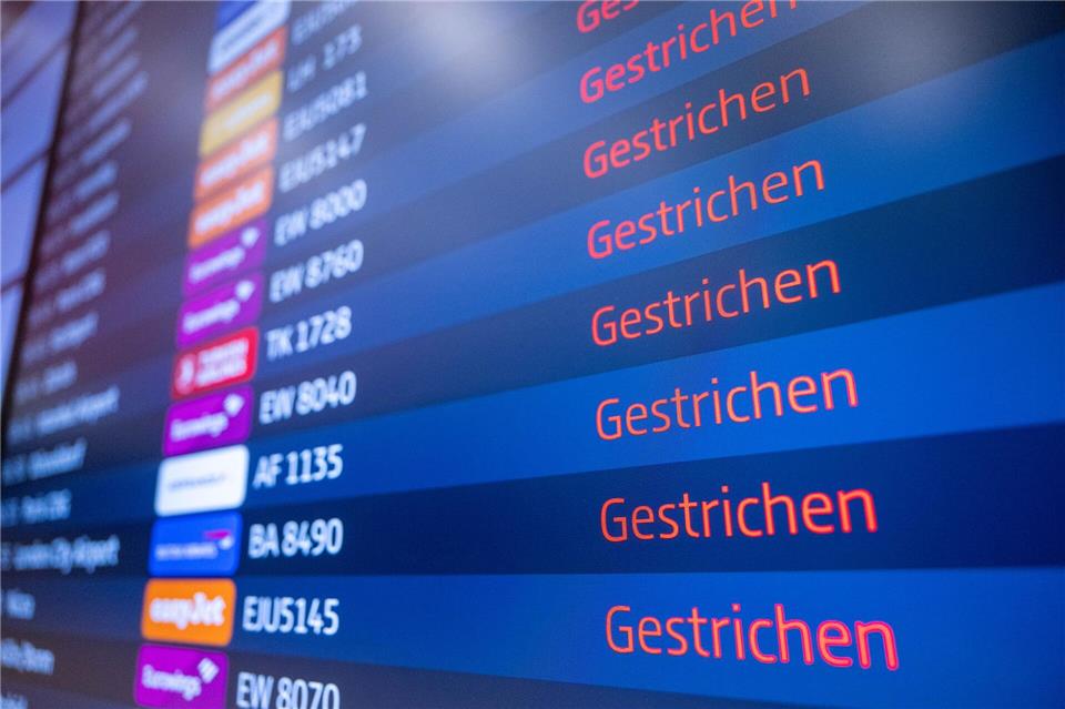 So dürfte es am Mittwoch auf den Anzeigetafeln des BER aussehen: Alle geplanten Starts am Hauptstadtflughafen wurden gestrichen.Christophe Gateau/dpa