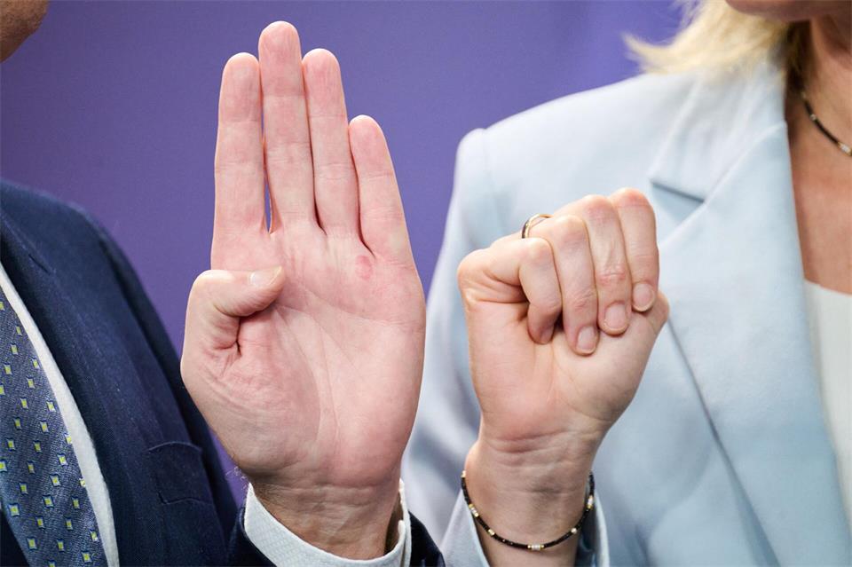 So funktioniert das „Signal for Help“.Sebastian Christoph Gollnow/dpa