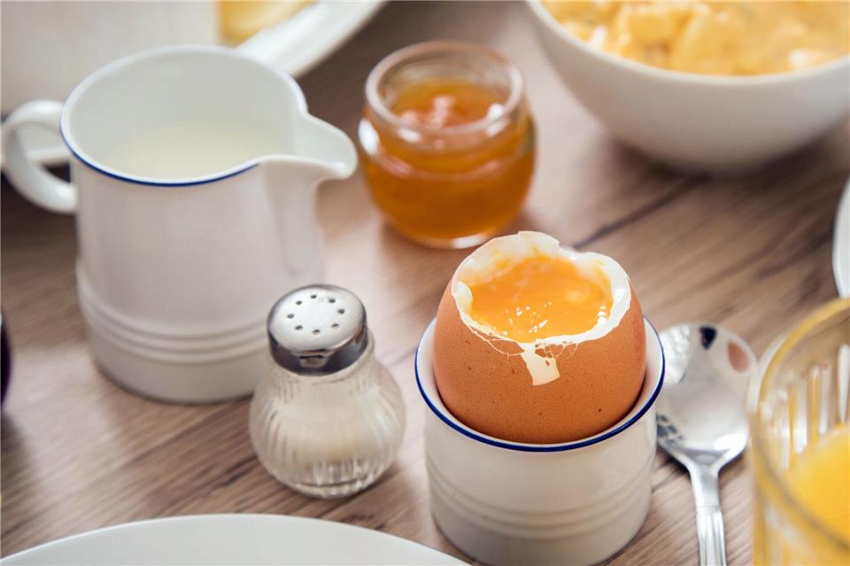 So ist es für viele perfekt: Wie lange ein Ei kochen sollte, damit es wachsweich wird, hängt von verschiedenen Faktoren ab. Christin Klose/dpa-tmn