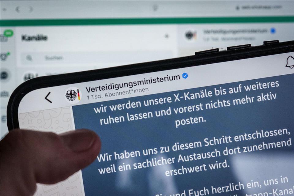 So mancher zog sich bereits zurück - wie sich die X-Nutzerzahlen langfristig entwickeln, ist unklar. (Archivbild)Michael Kappeler/dpa