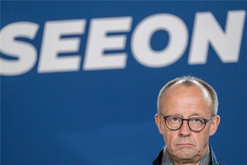 So richtigen Grund zur Freude hat Merz derzeit nicht. Innen- wie außenpolitisch stehen er und seine Bundesregierung vor gewaltig großen Herausforderungen. Peter Kneffel/dpa