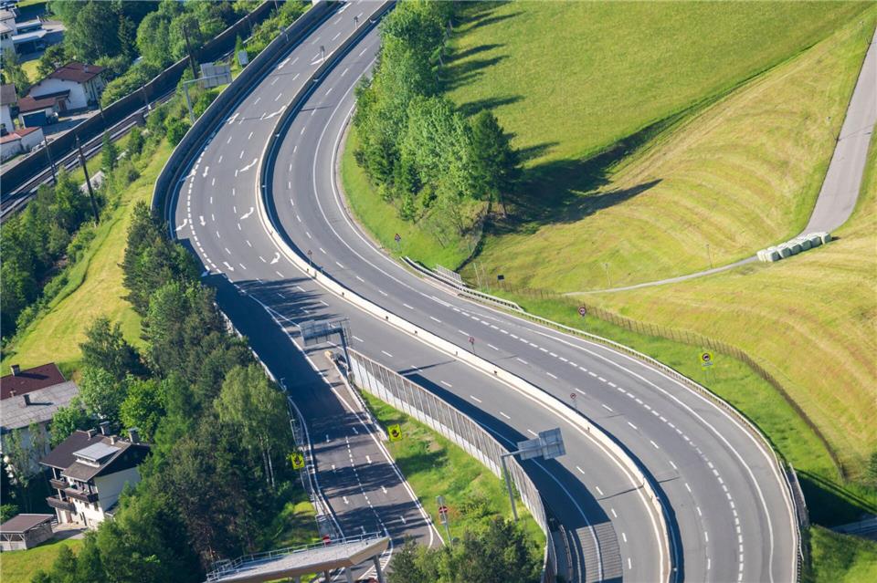 So ruhig wie selten: Die Brennerautobahn ist kurz vor der Sperrung leer.  Peter Kneffel/dpa