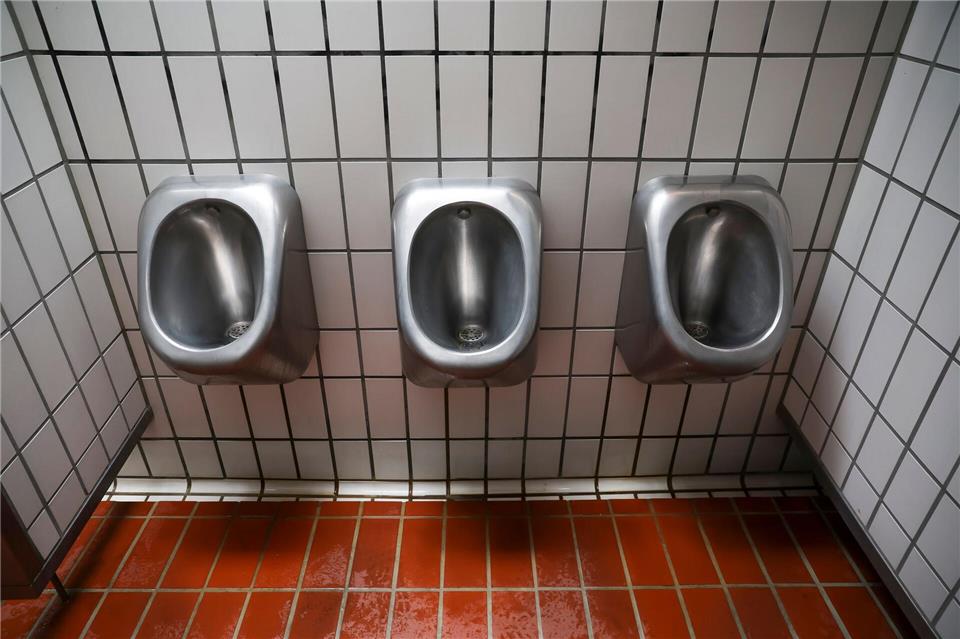 So sauber ist es auf Rastplätzen oft nicht. (Symbolbild)Jan Woitas/dpa
