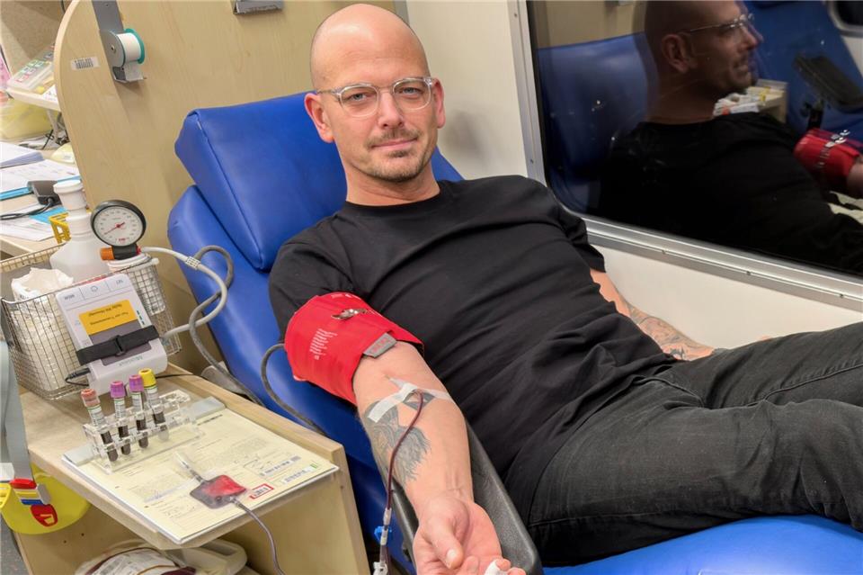 So schlimm ist es gar nicht. Redakteur Maurice Gatz spendete in Heek zum ersten Mal Blut.