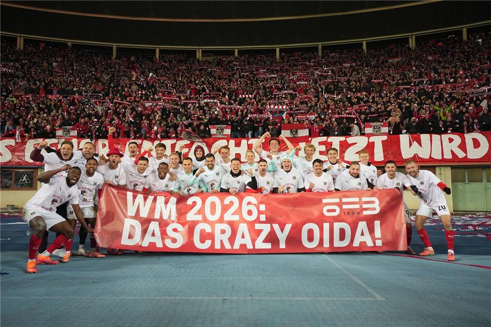 So sehen WM-Teilnehmer aus: Österreichs Fußballer feiern mit ihren Fans.Georg Hochmuth/APA/dpa