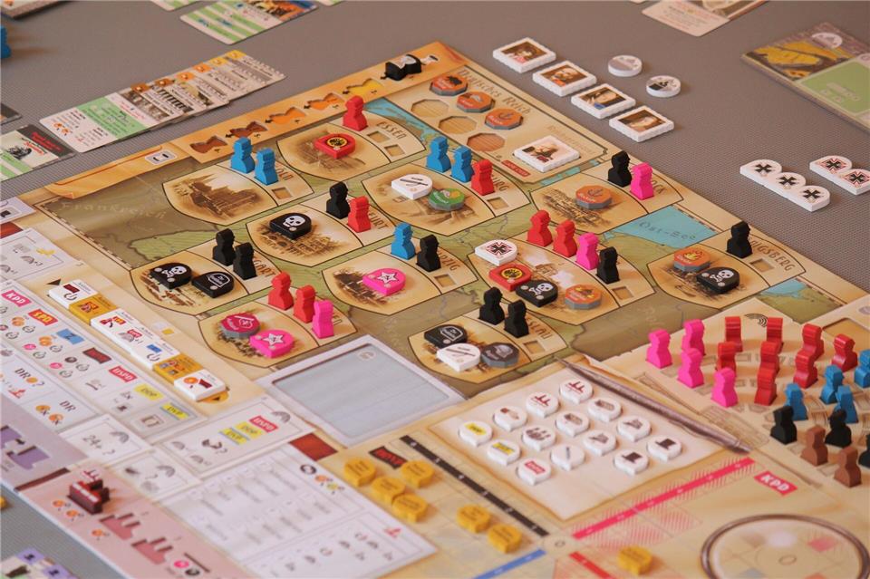 So sieht „der Kampf um die Demokratie“ in „Weimar“ aus.Walquiria Gamenha Schmatz/Skellig Games/dpa-tmn