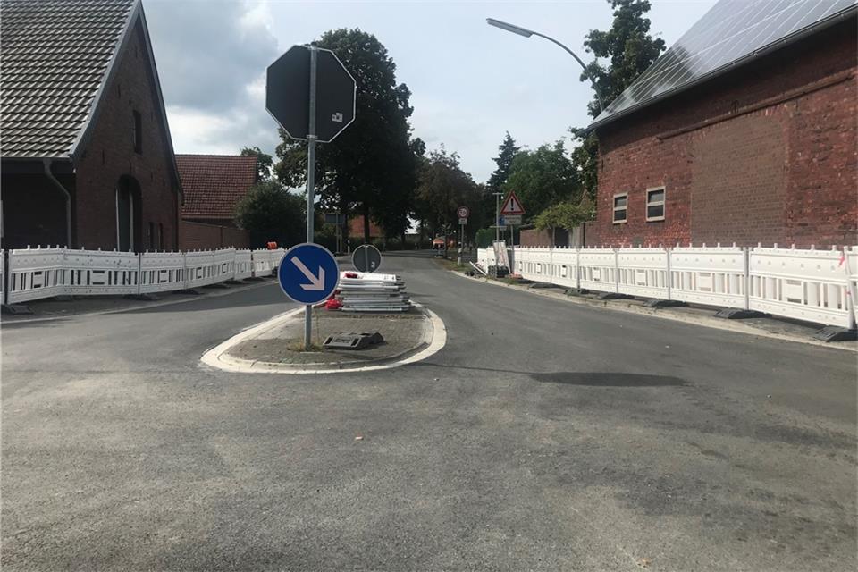 So sieht ein Teilstück der frisch sanierten Marienthaler Straße in Erle aus.