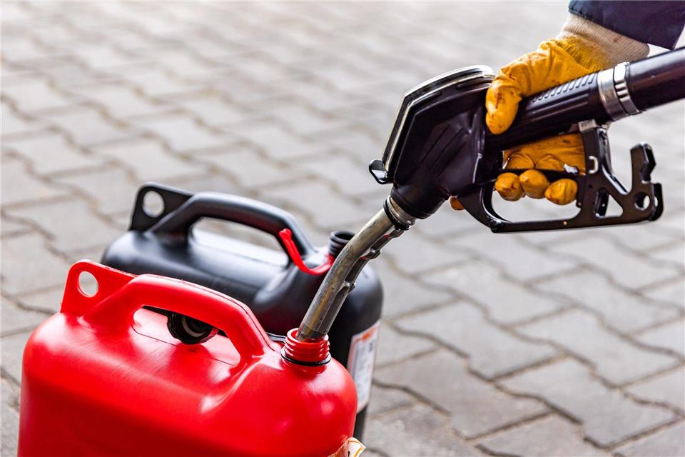 So viel Sprit dürfen Sachsen in der Garage lagern. (Symbolbild)Frank Hammerschmidt/dpa