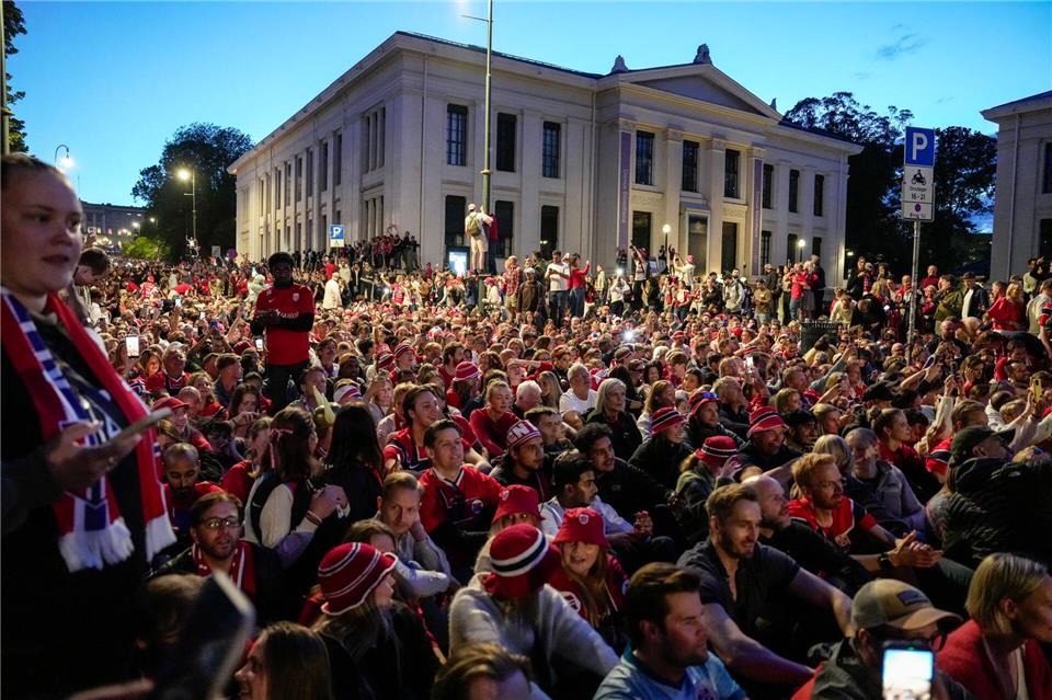 So wie hier beim Achtelfinale wird es wohl auch am Samstag wieder in der Innenstadt von Oslo aussehen. (Archivbild)Terje Bendiksby/NTB/dpa