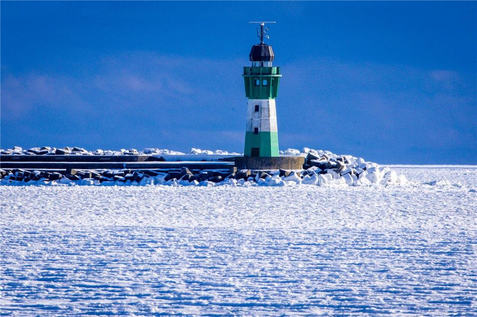 Sobald das Eis getaut und der Winter vorbei ist, wird sich die hohe Nährstoffbelastung wieder in Algenwachstum zeigen. Jens Büttner/dpa