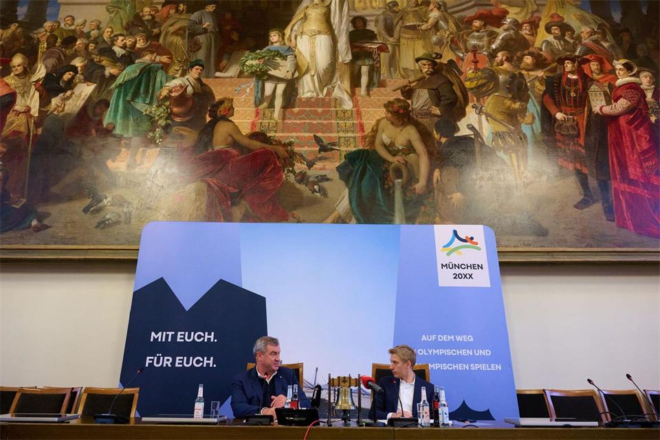 Söder (l) und Münchens Oberbürgermeister Dominik Krause wollen das Olympia-Projekt beschleunigen.Sven Hoppe/dpa