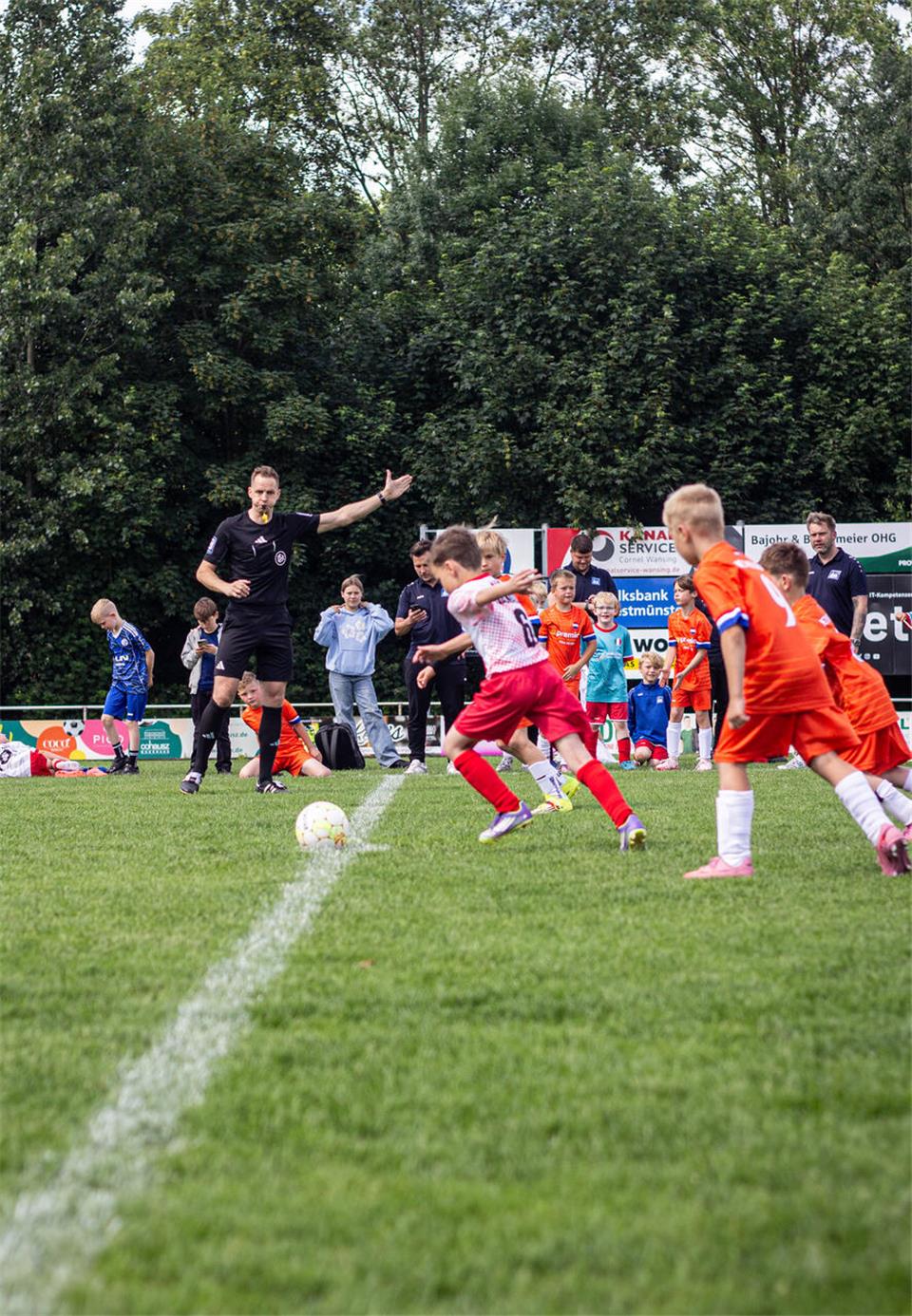 Sören Storks pfeift das Finale Match.