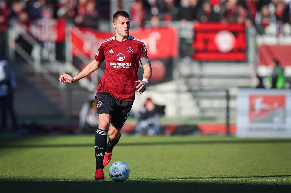 Sofort für Arminia Bielefeld spielberechtigt: der bislang für Nürnberg aktive Innenverteidiger Robin Knoche (Archivbild). Daniel Karmann/dpa