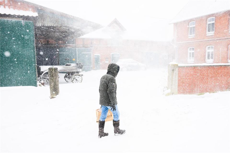 Solch heftiges Winterwetter gibt es in Niedersachsen und Bremen selten.Julian Stratenschulte/dpa