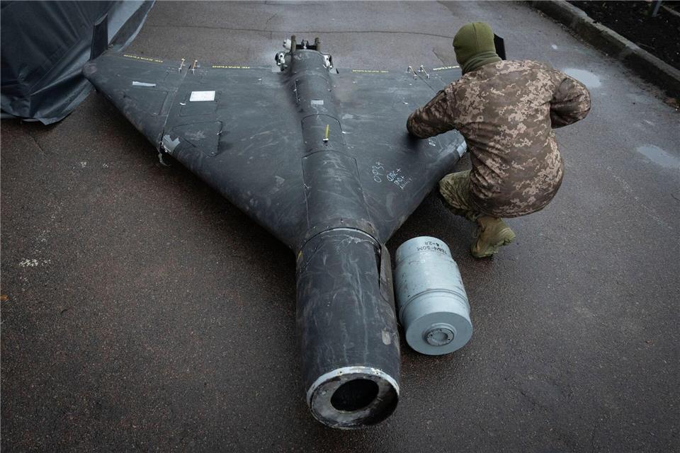 Studie: Gas-Export in EU beschert Putin Milliardeneinnahmen Solche Shahed-Drohnen sorgen in der Ukraine regelmäßig für erhebliche Zerstörungen und Todesopfer. (Archivbild)Efrem Lukatsky/AP/dpa