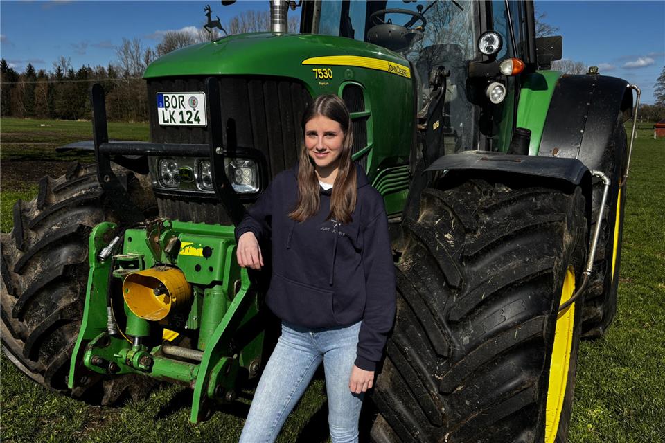 Solche großen Trecker wie den John Deere 7530 lenkt Norina Potthoff.