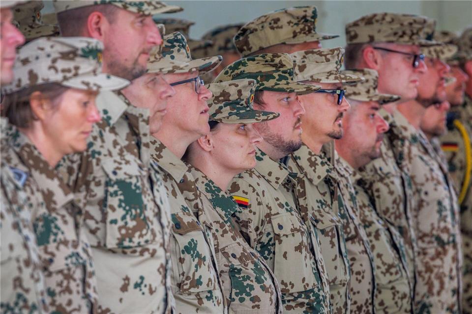 Soldaten der Flugabwehrraketengruppe 24 werden bald in die Türkei verlegt.Jens Büttner/dpa