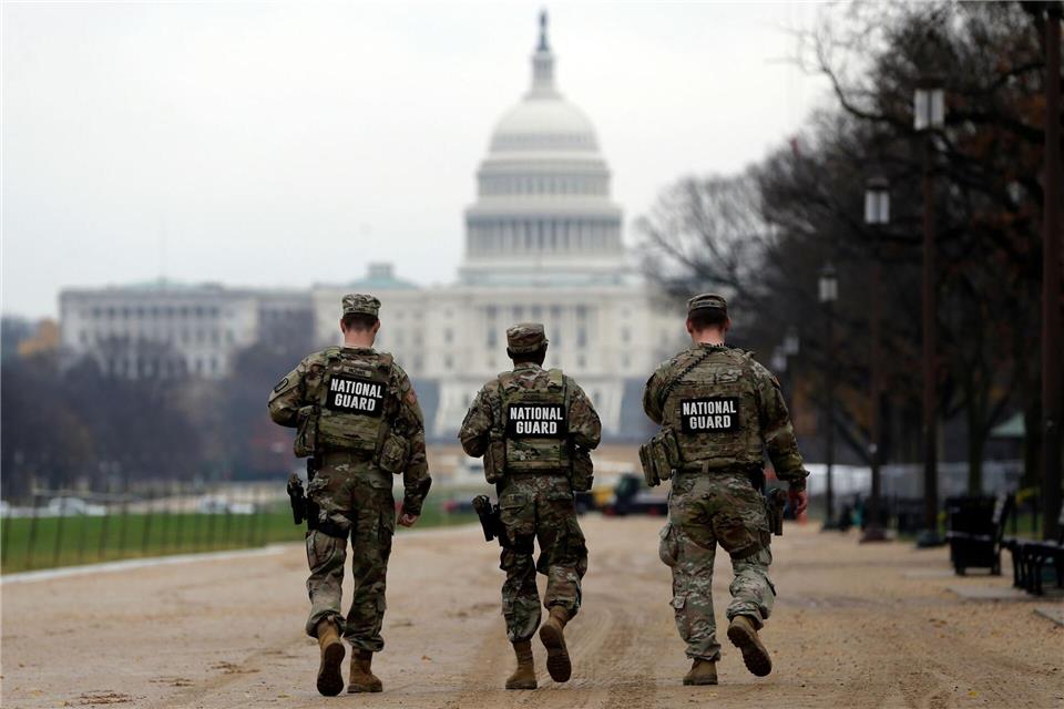 Soldaten der Nationalgarde patrouillieren in Washington.Rahmat Gul/AP/dpa