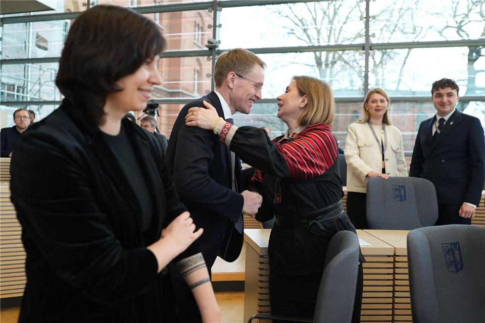 Solidarität mit der Ukraine vier Jahre nach der Vollinvasion Russlands bei einer Veranstaltung im Schleswig-Holsteinischen Landtag.Marcus Brandt/dpa