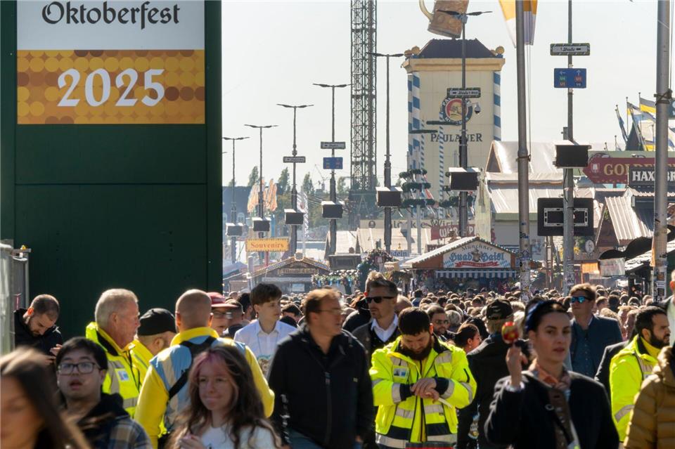 Soll die Wiesn Eintritt kosten?Peter Kneffel/dpa