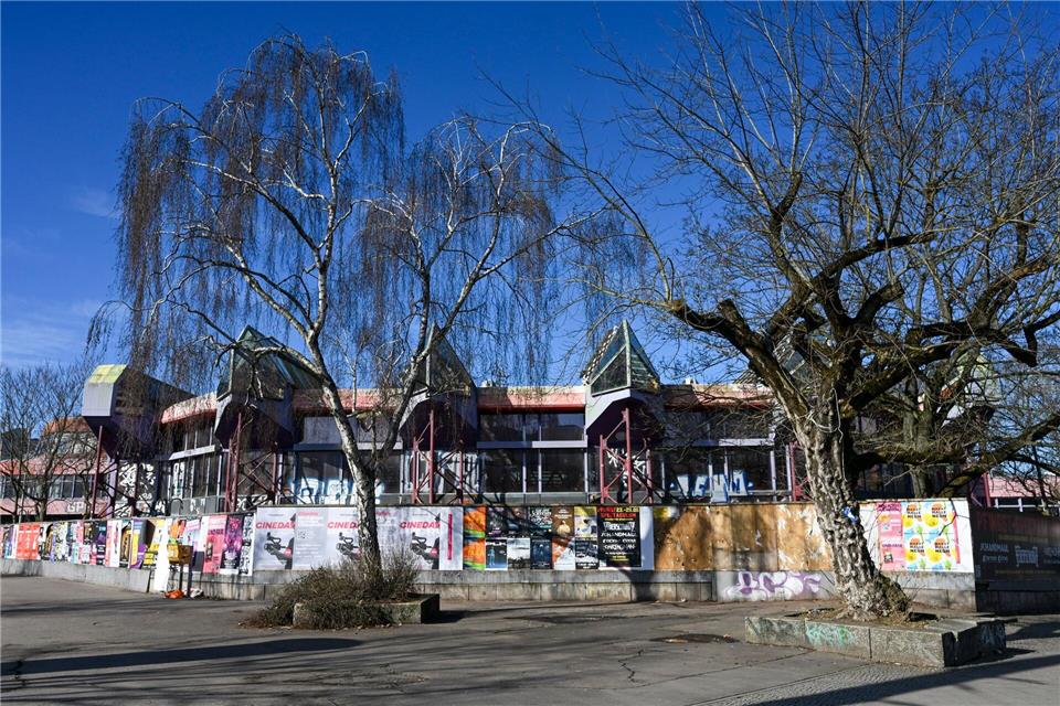 Soll einem Wohnquartier samt Schule weichen: Das SEZ.Jens Kalaene/dpa