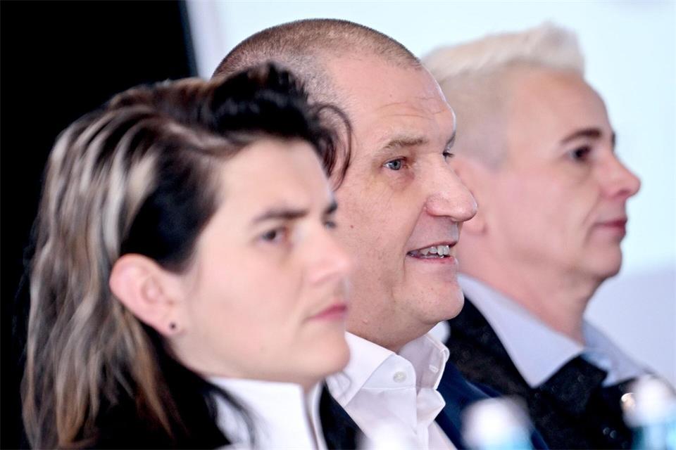 Sollen abgewählt werden: Präsident Matthias Große (M) und Schätzmeisterin Clarissa Forster (l). (Archivbild)Britta Pedersen/dpa