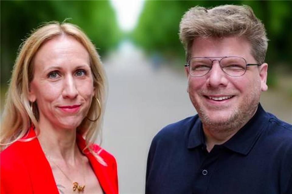 Sollen für die Linke als Spitzenduo in den Landtagswahlkampf 2027 ziehen: Alexandra Mehdi und Sebastian Merkens. Luca Pernecker/Die Linke Nordrhein-Westfalen/dpa