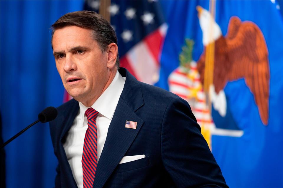 Sollte Comey verurteilt werden, drohe ihm eine hohe Haftstrafe, sagte Justizminister Todd Blanche.Cliff Owen/AP/dpa