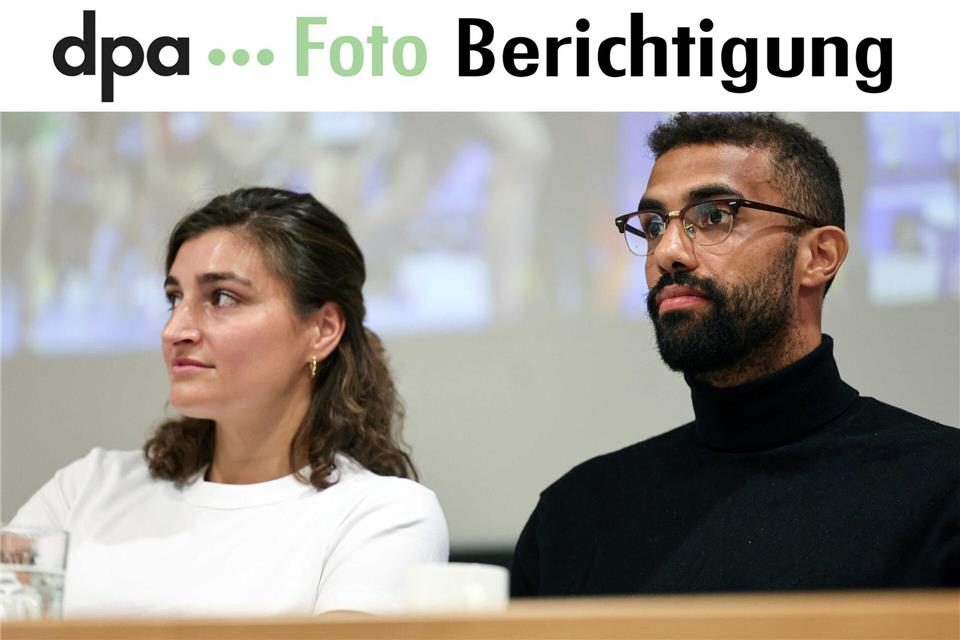 Chaos im Verband: Beste Fünfkämpferin wechselt in die USA Sollten aus dem Saal gebracht werden: Rebecca Langrehr und Patrick Dogue.Hannes P. Albert/dpa